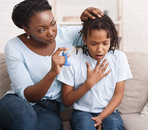 child with asthma and mom helping 